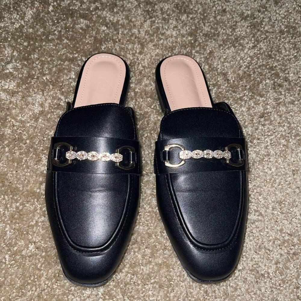 Women’s flats